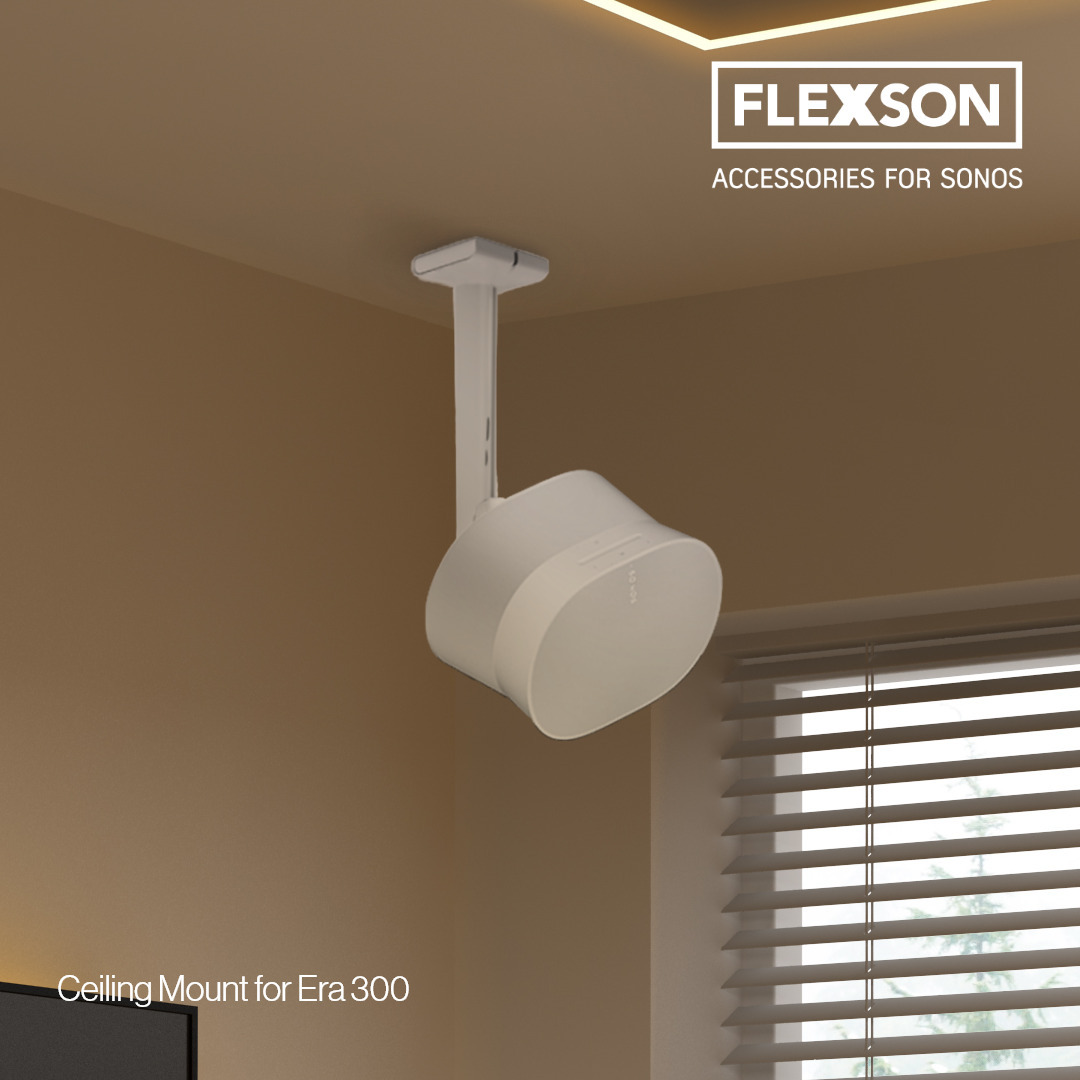 Ein weißer Sonos Era 300 wurde mit einem Deckenhalter an der Decke befestigt.